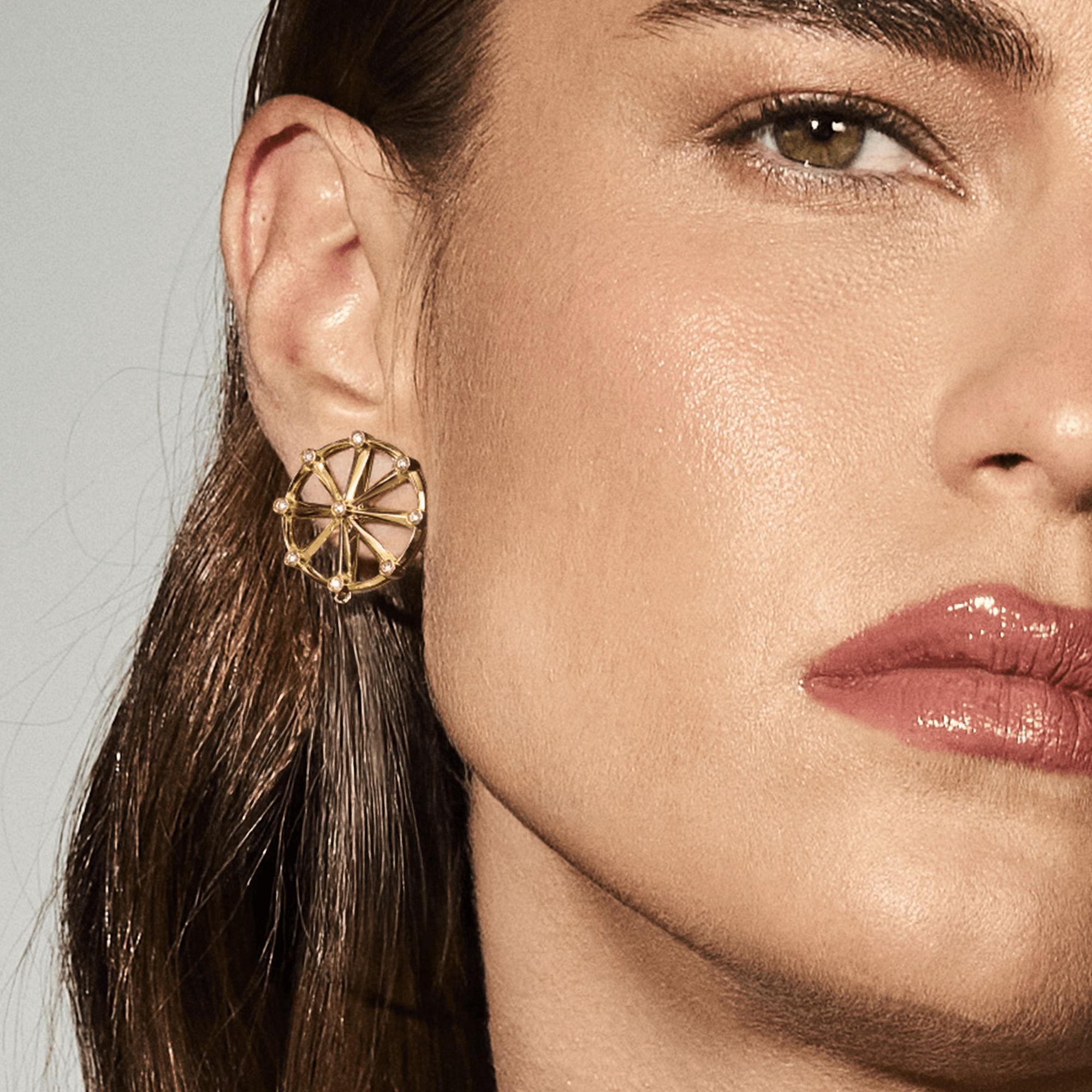 BRINCO SHINE P | OURO AMARELO 18K COM DIAMANTES - Jack Vartanian - Lóbulo