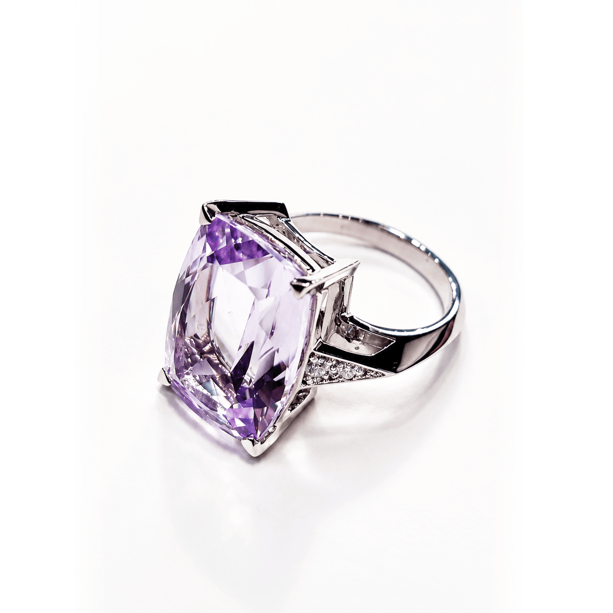 Anel Rock Star | Ouro Branco 18K com Ametista e Diamantes - Jack Vartanian - Cocktail